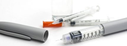 Введение инсулина шприцом и инсулиновой ручкой